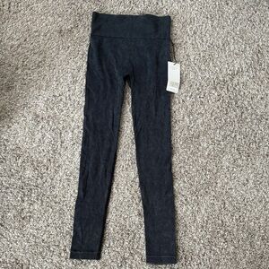 NWT anwnd active Women's High-Waisted leggings